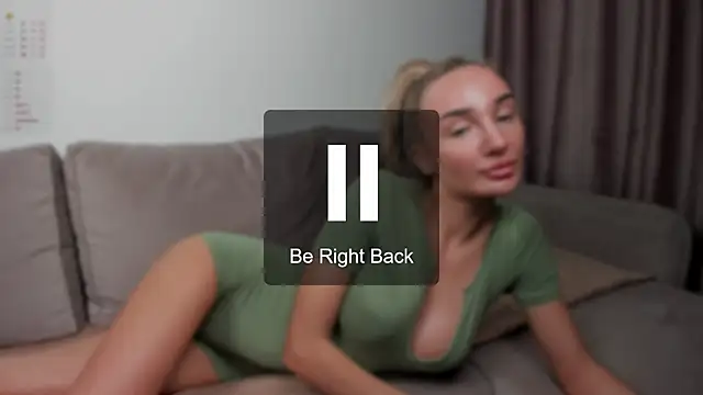 chloewallace online show from 4, 10, 2025