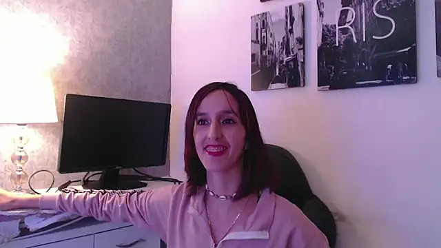 Snapshot of Ambar_Roux_ chatting on 12, 1, 2025 Ambar Roux online show from 12, 1, 2025
