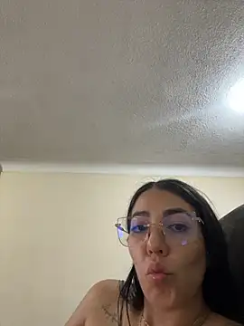 Snapshot of StaceyJones1 chatting on 5, 11, 2025 StaceyJones1 online show from 5, 11, 2025