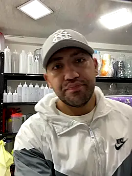 JuanZapata33 online show from 25, 11, 2025