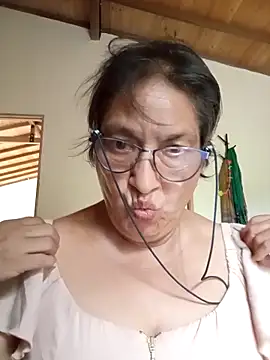 Snapshot of florecita69 chatting on 12, 10, 2025 florecita69 online show from 12, 10, 2025