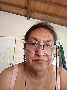 Snapshot of florecita69 chatting on 24, 10, 2025 florecita69 online show from 24, 10, 2025