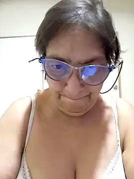 Snapshot of florecita69 chatting on 25, 10, 2025 florecita69 online show from 25, 10, 2025