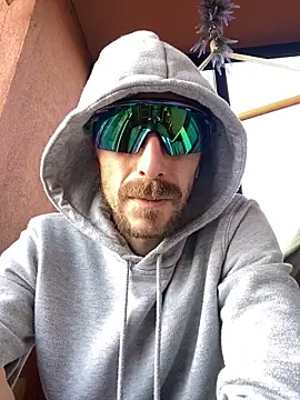 Snapshot of dann1111 chatting on 8, 11, 2025 dann1111 online show from 8, 11, 2025