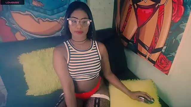 Snapshot of Littleindianmilf chatting on 18, 11, 2025 Littleindianmilf online show from 18, 11, 2025