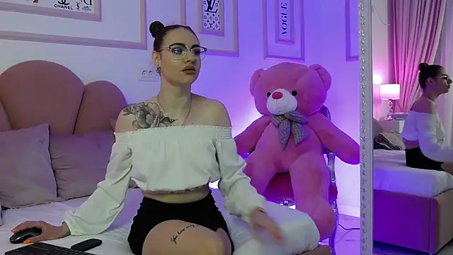 Abby  White online show from 28, 1, 2025