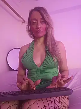 Snapshot of emma_collson chatting on 9, 1, 2026 emma collson online show from 9, 1, 2026