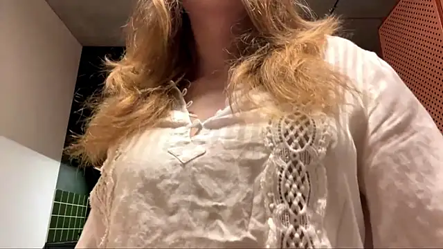 Snapshot of Celeste_Glow chatting on 4, 12, 2024 Celeste Glow online show from 4, 12, 2024