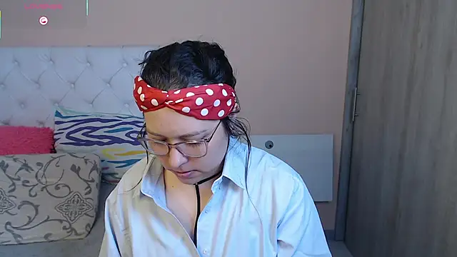 May Carlier online show from 28, 11, 2025