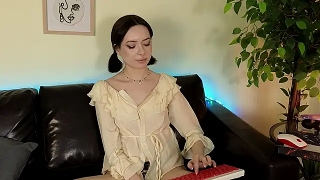 Lazzy Lizzy online show from 15, 12, 2024