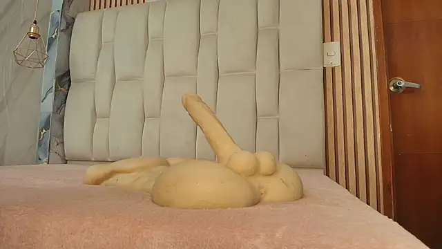 Emily Trujillo online show from 19, 12, 2025