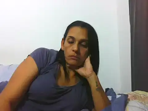 latinbrunettet online show from 17, 1, 2025