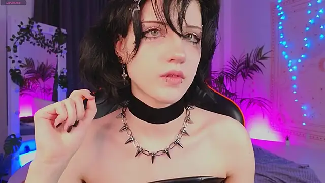 dark vamp  online show from 31, 1, 2025