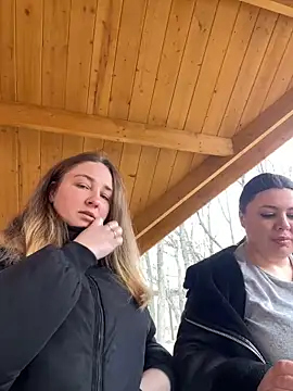 Joannakiss online show from 4, 3, 2025