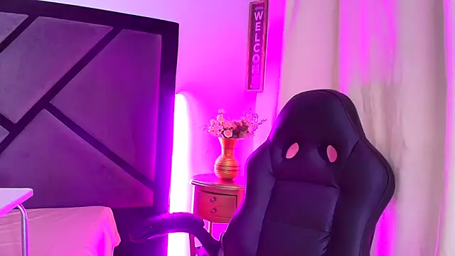 Snapshot of GabrielaDurann chatting on 30, 10, 2025 GabrielaDurann online show from 30, 10, 2025