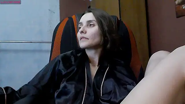 womanstrong78 online show from 5, 3, 2025