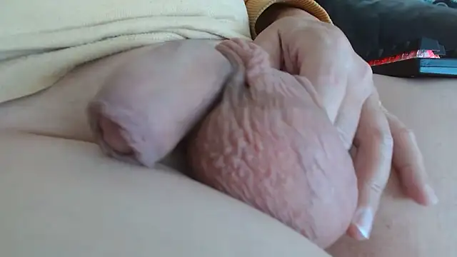 Snapshot of Heracles00 chatting on 22, 10, 2025 Heracles00 online show from 22, 10, 2025