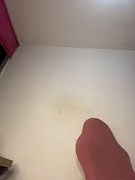 CinnamonCookiez online show from 4, 12, 2025