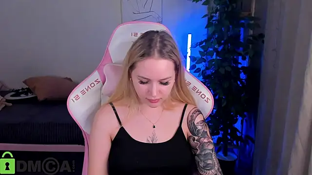 Carol  Cox online show from 2, 11, 2025