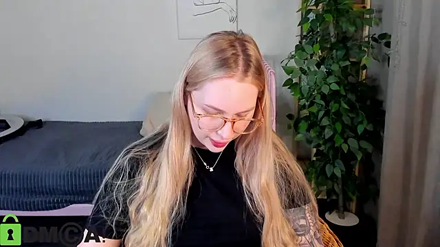 Carol  Cox online show from 3, 12, 2025