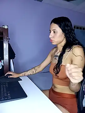 Snapshot of Karii-R chatting on 24, 12, 2024 Karii-R online show from 24, 12, 2024