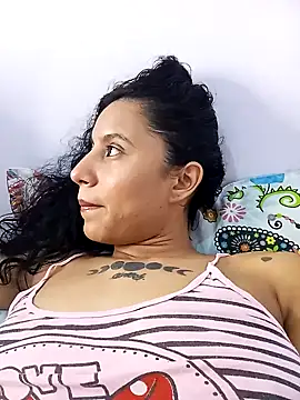 Snapshot of Karii-R chatting on 28, 2, 2025 Karii-R online show from 28, 2, 2025