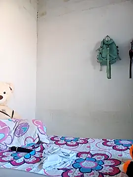 Snapshot of Karii-R chatting on 7, 10, 2025 Karii-R online show from 7, 10, 2025