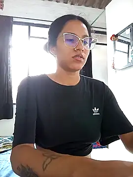 Snapshot of Karii-R chatting on 18, 10, 2025 Karii-R online show from 18, 10, 2025