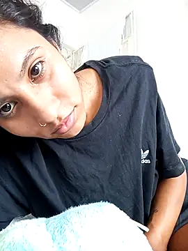 Snapshot of Karii-R chatting on 17, 11, 2025 Karii-R online show from 17, 11, 2025