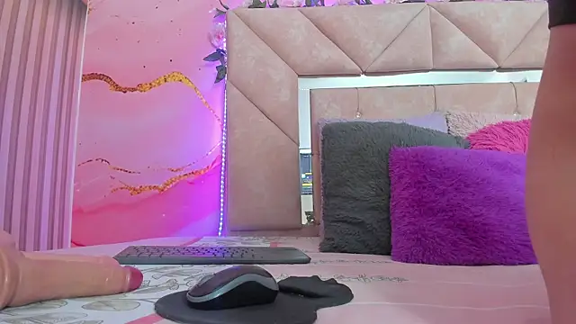 Taylor  cooper online show from 26, 11, 2025