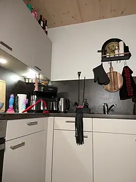 Izzy Inked online show from 10, 11, 2025