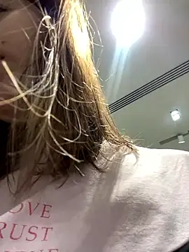 UnaMiuMiu online show from 4, 10, 2025