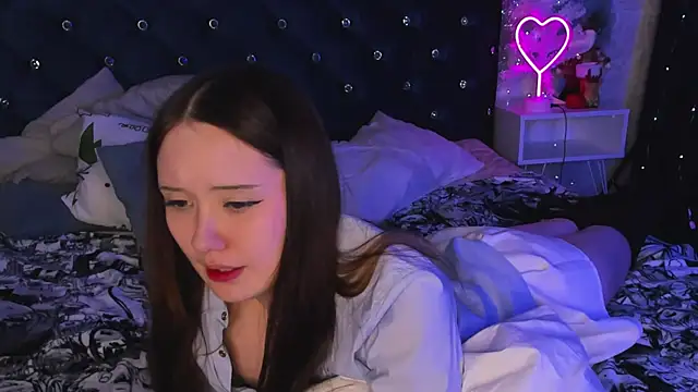 MiriaamWhite online show from 6, 1, 2025
