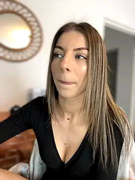 Mia Ethan online show from 28, 10, 2025