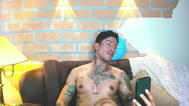 Snapshot of Dylanstonne chatting on 9, 3, 2025 Dylanstonne online show from 9, 3, 2025