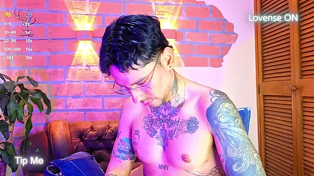 Snapshot of Dylanstonne chatting on 5, 11, 2025 Dylanstonne online show from 5, 11, 2025