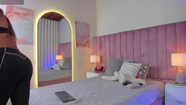 Snapshot of Aleja_arango1 chatting on 24, 11, 2025 Aleja arango1 online show from 24, 11, 2025