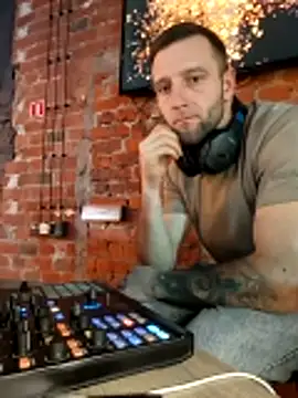 Snapshot of serjdj90 chatting on 13, 12, 2025 serjdj90 online show from 13, 12, 2025