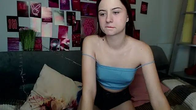 Snapshot of MilanaRoza chatting on 3, 10, 2025 MilanaRoza online show from 3, 10, 2025