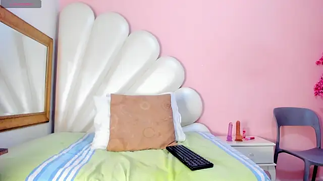 Ally Parkeer  online show from 26, 2, 2025