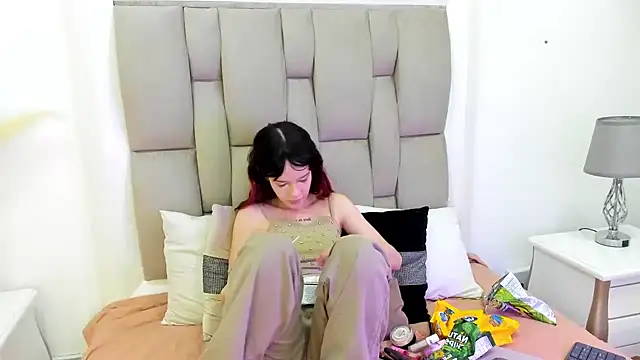 Snapshot of Nastya_Fantasy chatting on 20, 12, 2024 Nastya Fantasy online show from 20, 12, 2024