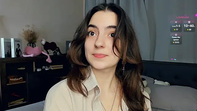 Snapshot of DracosMoon chatting on 29, 10, 2025 DracosMoon online show from 29, 10, 2025