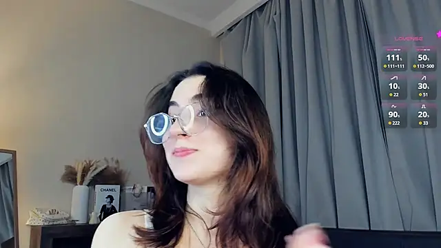 Snapshot of DracosMoon chatting on 7, 11, 2025 DracosMoon online show from 7, 11, 2025