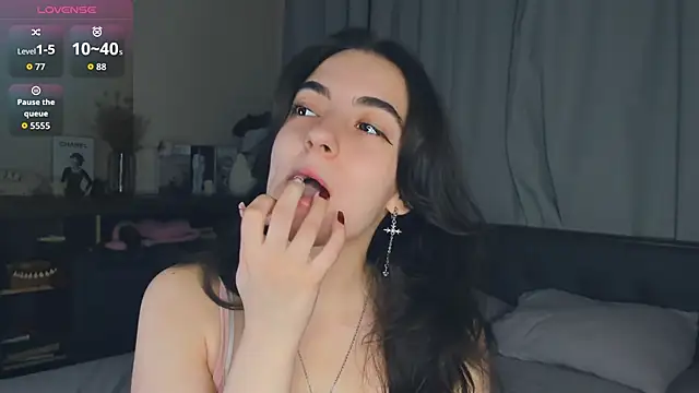 Snapshot of DracosMoon chatting on 25, 11, 2025 DracosMoon online show from 25, 11, 2025