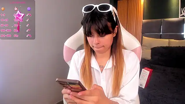 Antonella Torres2 online show from 10, 12, 2024