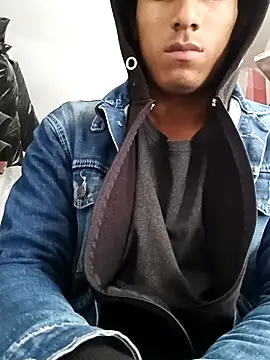 Snapshot of alexander32r chatting on 22, 9, 2025 alexander32r online show from 22, 9, 2025