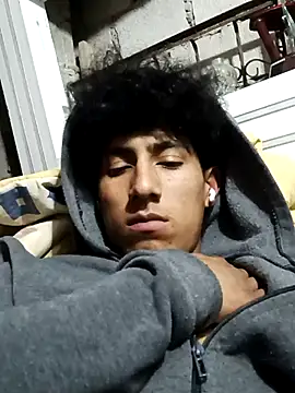 Snapshot of alexander32r chatting on 25, 10, 2025 alexander32r online show from 25, 10, 2025