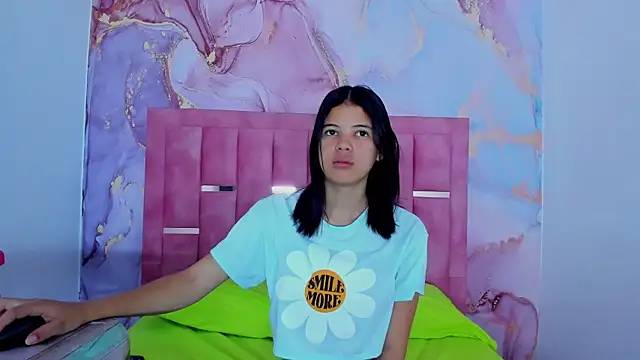 Snapshot of LizzMartin chatting on 15, 12, 2024 LizzMartin online show from 15, 12, 2024