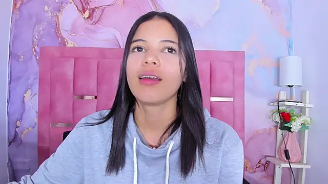 Snapshot of LizzMartin chatting on 5, 3, 2025 LizzMartin online show from 5, 3, 2025