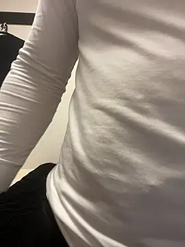 Snapshot of YU-KI00 chatting on 13, 11, 2025 YU-KI00 online show from 13, 11, 2025